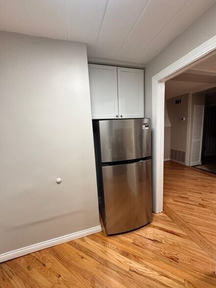 Building Photo - 6023 N Fairfield Ave