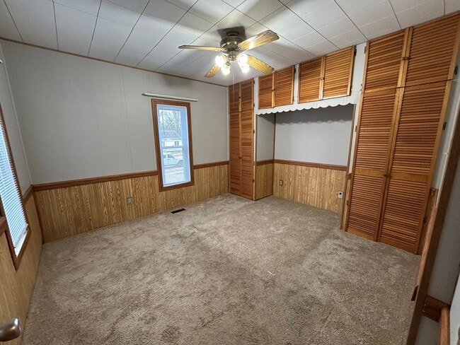 Building Photo - 3 bedroom 1 bathroom House