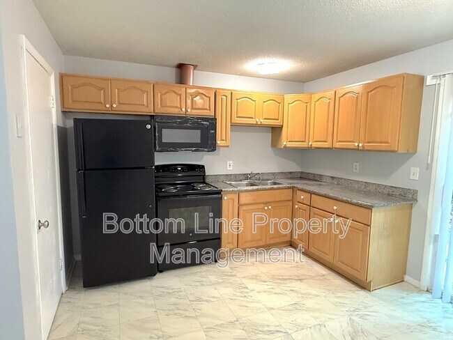 Building Photo - 628 Camrose Dr