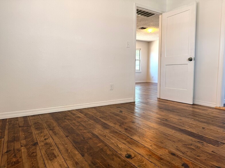 Building Photo - 7220 1st Ave N