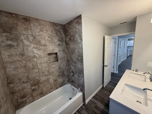 Building Photo - HUGE Ridge Manor/Dade City 3BR/2BA Home with Wide Open Floor Plan!!!