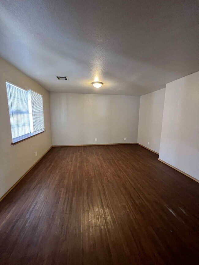 Building Photo - Nice 2 Bedroom 2 Bathroom Apartment Home i...