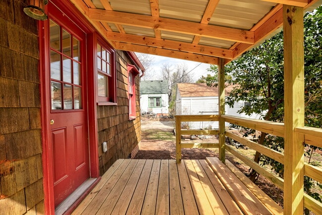 Building Photo - 401 S Berry Rd