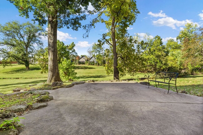 Building Photo - 515 NW D St