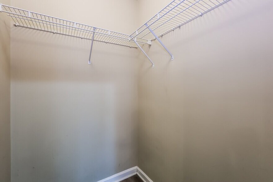 Building Photo - 5842 Kiah Ct