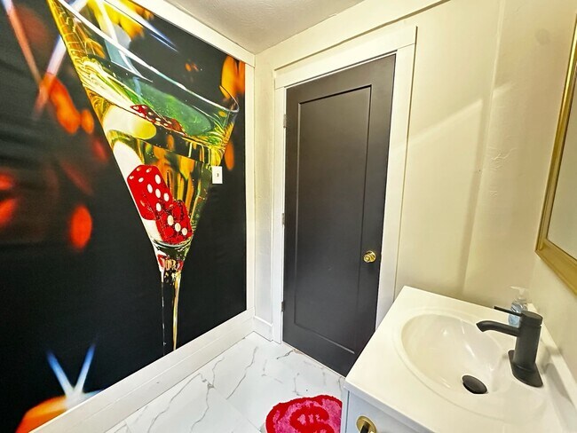 Building Photo - Charming Cleveland Heights Home in Prime Location