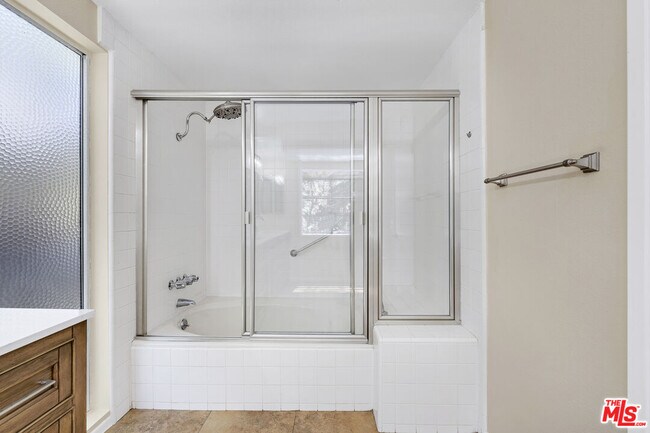 Building Photo - 26572 Academy Dr