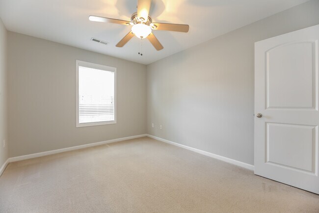 Building Photo - 23 Kirkshire Ln