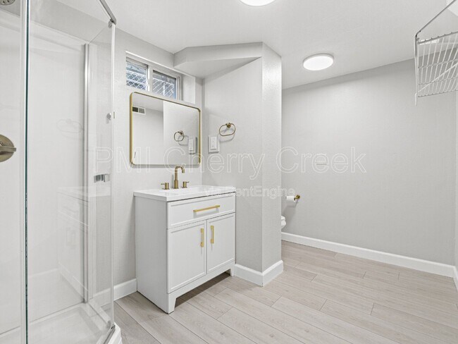 Building Photo - 550 Winona Ct