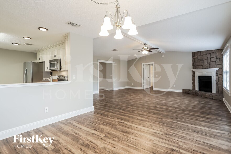 Building Photo - 6181 Island Forest Dr