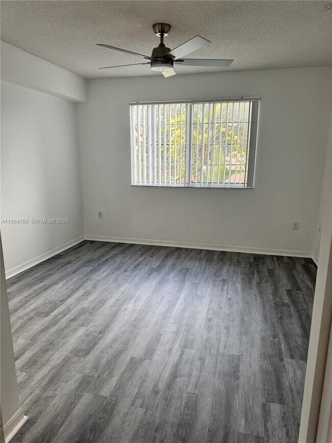 Building Photo - 2131 SE 10th Ave