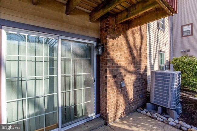 Building Photo - 33 Dogwood Ln