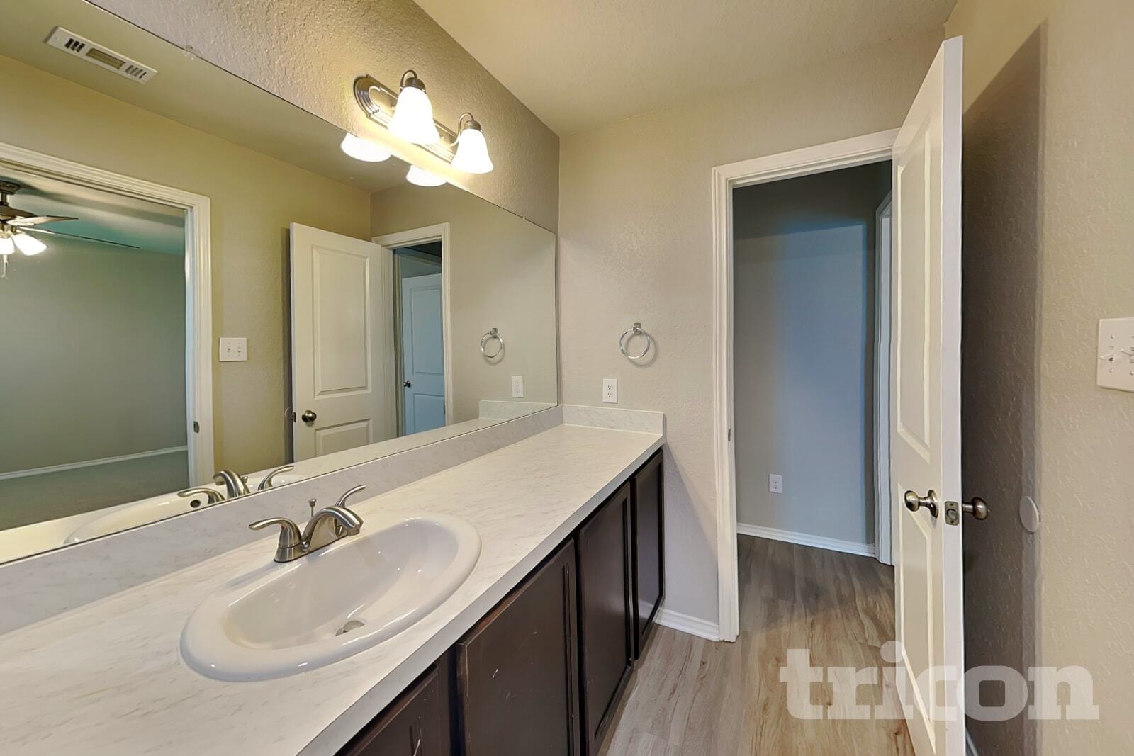 Building Photo - 421 Moonvine Way