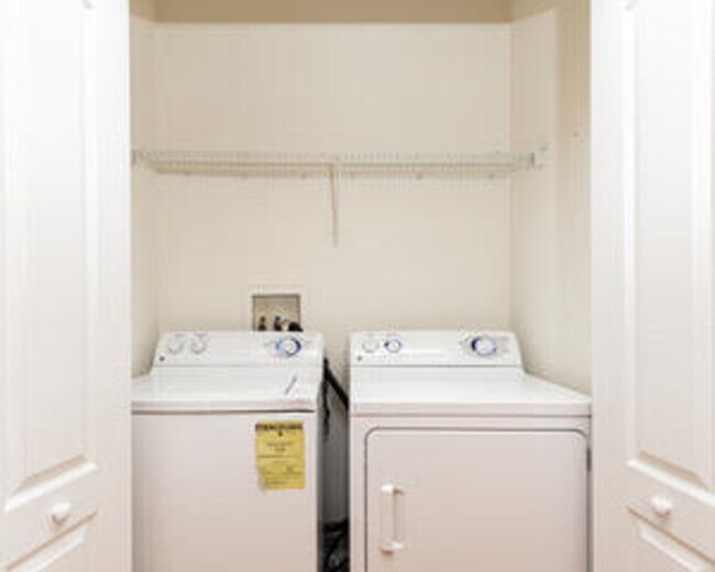 Building Photo - Spacious, Large, Luxury 3 Bedroom Townhouse in Hockessin, Delaware