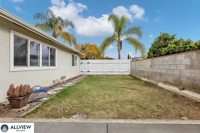 Building Photo - Serra Mesa 3 Bedroom Home with Private Yard & Oversized 2-Car Garage