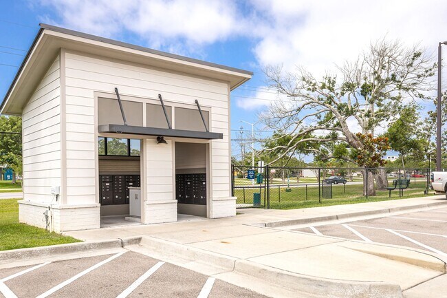 Building Photo - 2501 Bienville Blvd