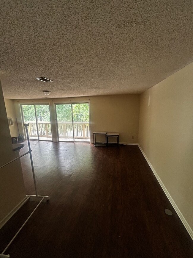 Building Photo - Freshly Renovated 3BR Condo Steps from UNC...
