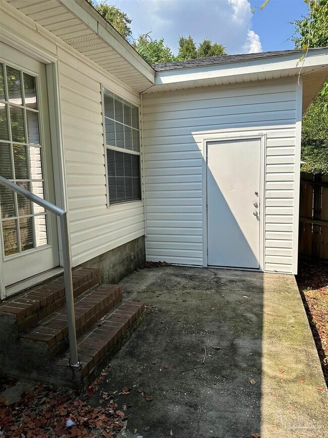 Building Photo - 5602 W Shore Dr