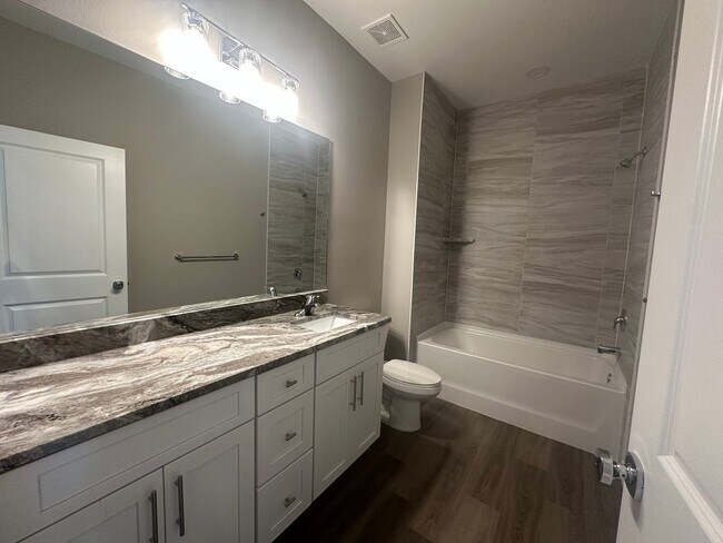 Building Photo - AVAILABLE MID APRIL- 4 Bedroom 2 bathroom 3 Car Garage NE Cape Coral Home with Screened Lania