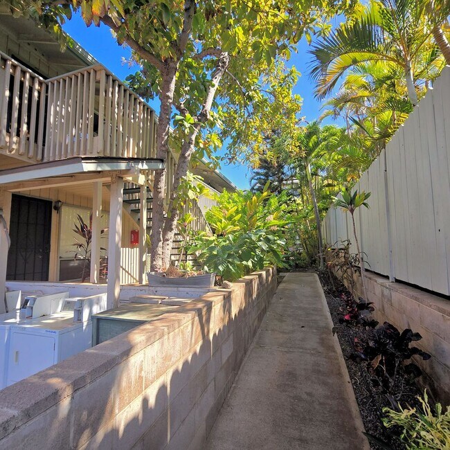 Building Photo - Maui - Live the Beach Life - Remodeled Kihei one bedroom