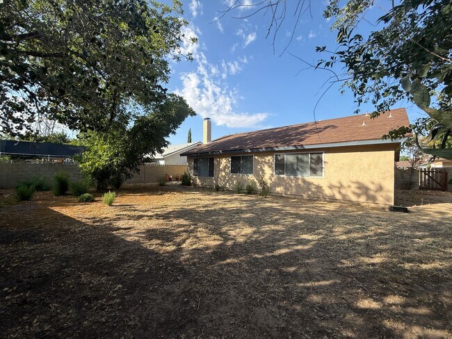 Building Photo - 43060 Larwood St