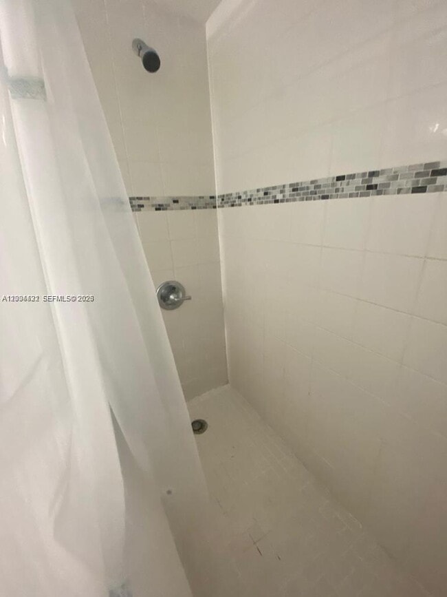 Building Photo - 721 N Pine Island Rd