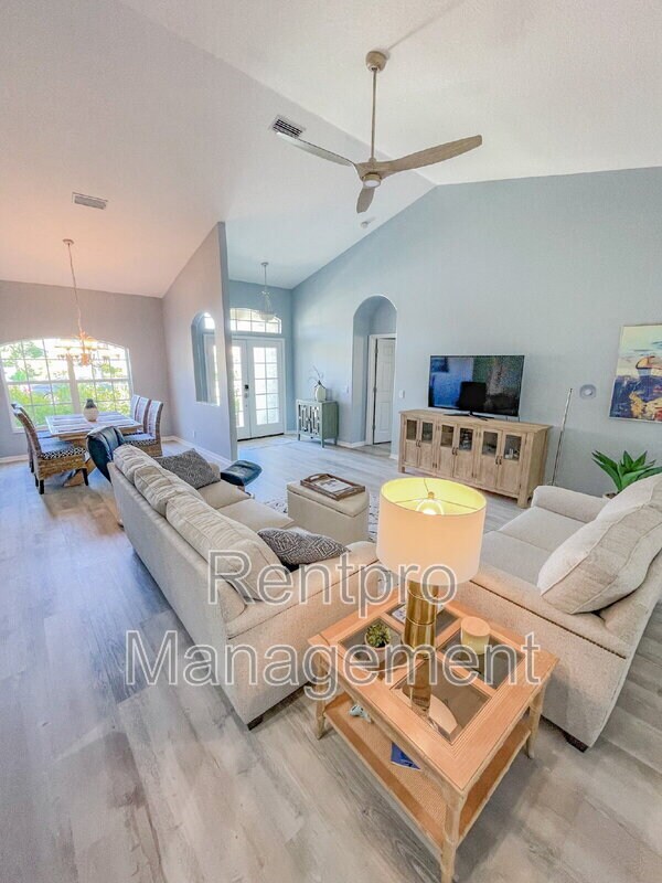 Building Photo - 2137 Date Palm Way