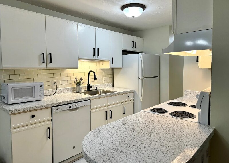 Building Photo - 15 Lordvale Blvd