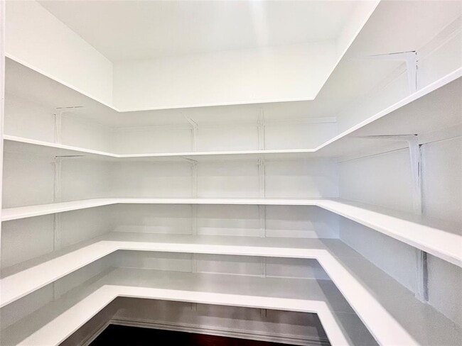 Building Photo - 305 Milliner Lp