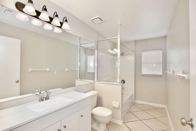 Building Photo - Stunning 3/2 Home with a Spacious 2 Car Garage in the sought-after Royal Manor Estates - Orlando!