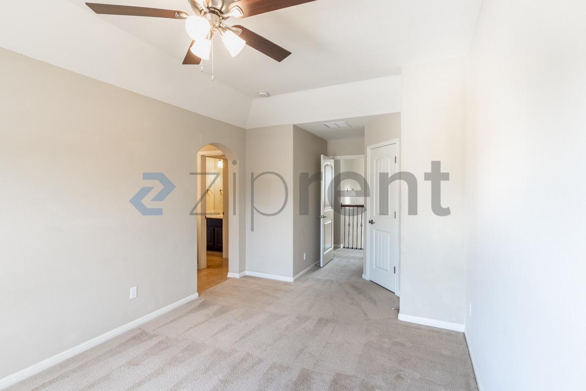 Building Photo - 2406 Sweetwater Ln