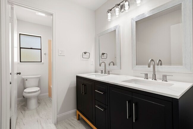 Building Photo - 3223 Country Club Blvd