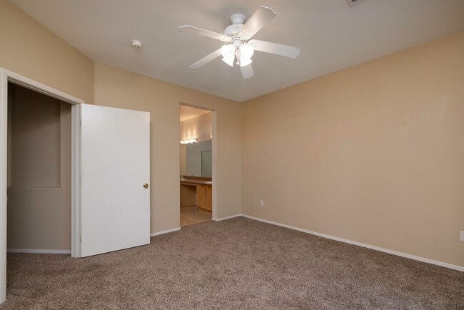 Building Photo - SUMMERLIN 1ST FLOOR - 2 BEDROOM + Den W/ 3...