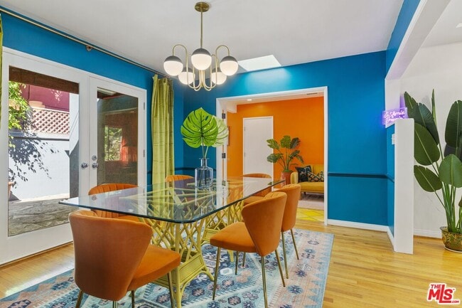 Building Photo - 2867 Beachwood Dr