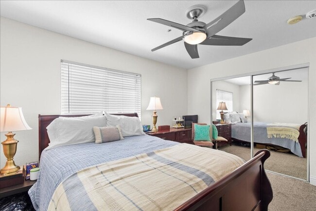 Building Photo - 1 Bed/1 Bath + 2 Parking Spaces and Walking Distance to Beach
