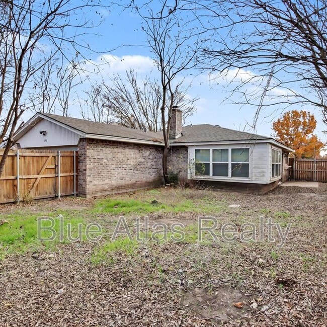 Building Photo - 805 Cherry Hills Dr