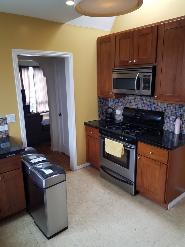 Building Photo - 295 Oxford St