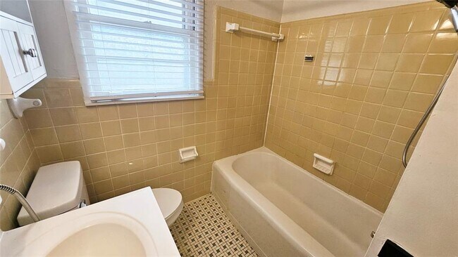 Building Photo - 2609 NW 49th St