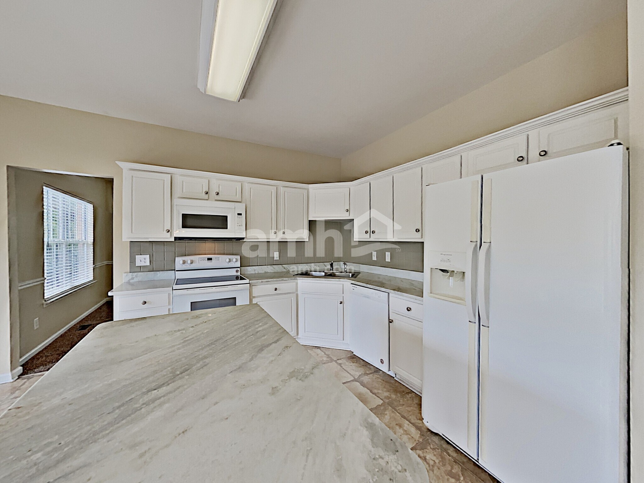 Building Photo - 147 Grove Ln S