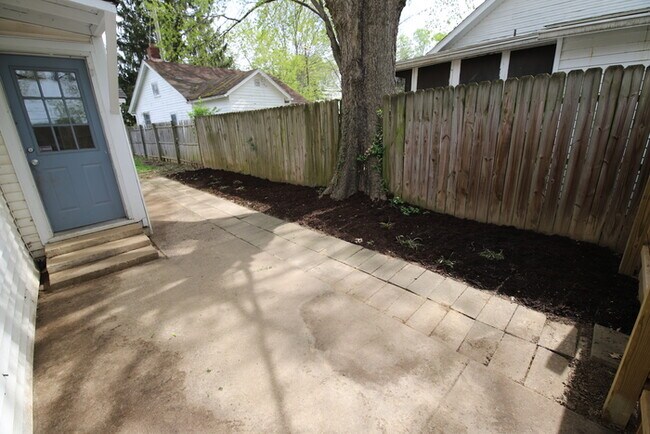 Building Photo - 603 Country Club Rd