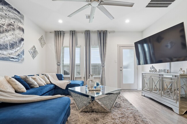 Building Photo - 14507 Rain Tree Dr