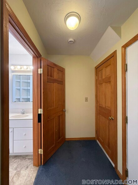 Building Photo - 45 Elm St