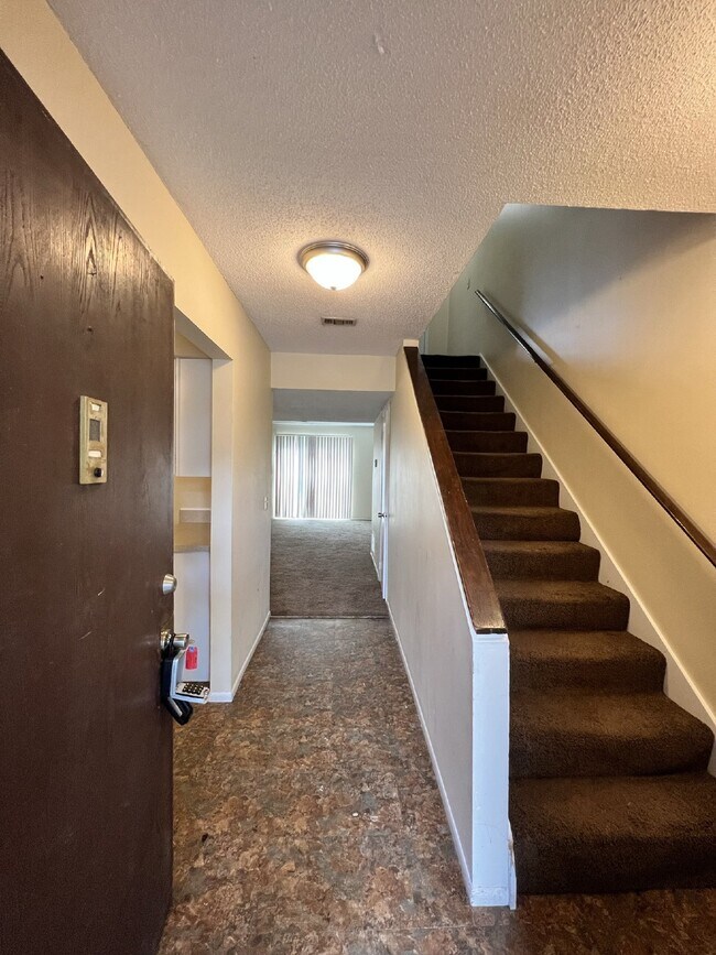 Primary Photo - Townhouse For Rent