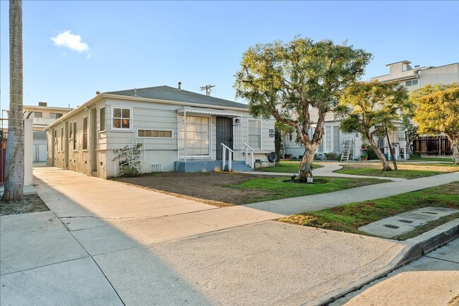 Building Photo - Charming Mid-Century Bungalow Style Apartm...