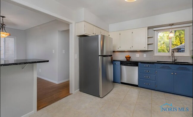 Building Photo - 4033 Hillandale Rd