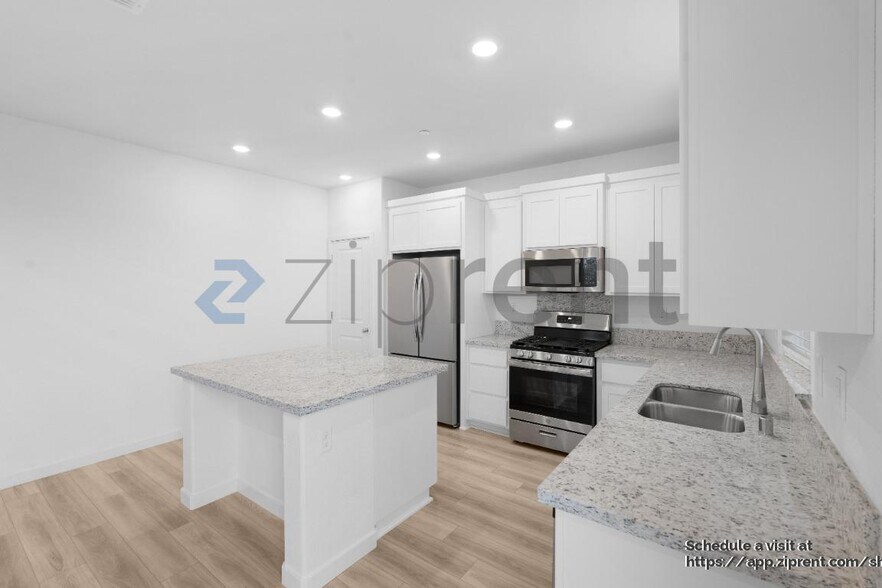 Building Photo - 4417 Neptune Cir