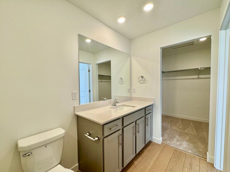Building Photo - 2071 Sand Holw Dr