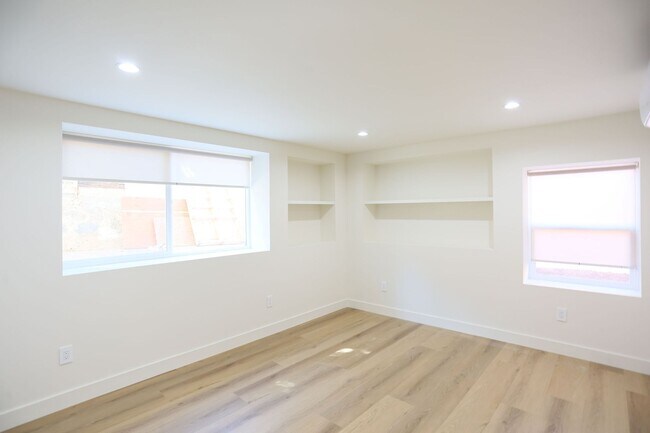 Building Photo - 575 Palm Ave