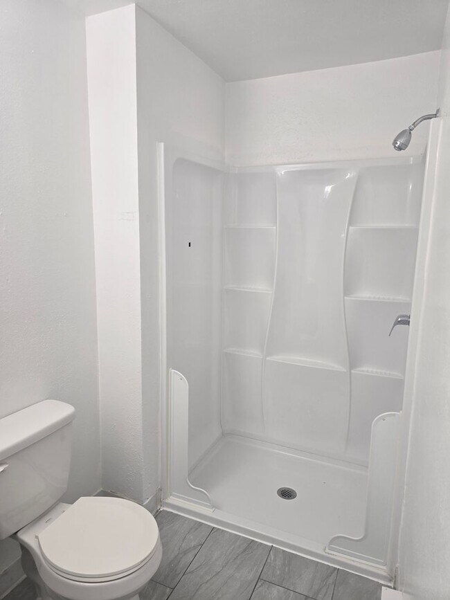 Building Photo - Fantastic Updated 2-Bedroom, 2-Bath Condo ...