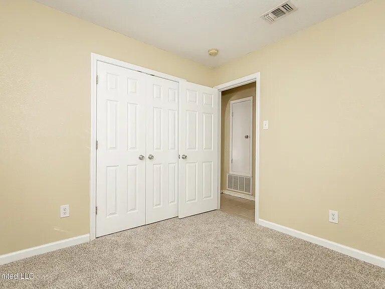 Building Photo - 5117 Potomac Dr